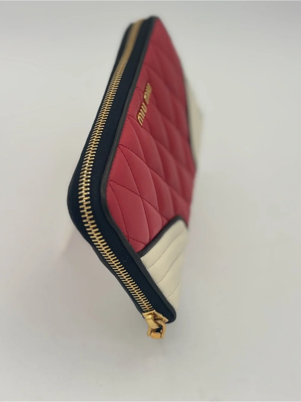 Miu Miu Rosso & Bianco Quilted Nappa Leather Zip Around Wallet - Picture 3 of 10